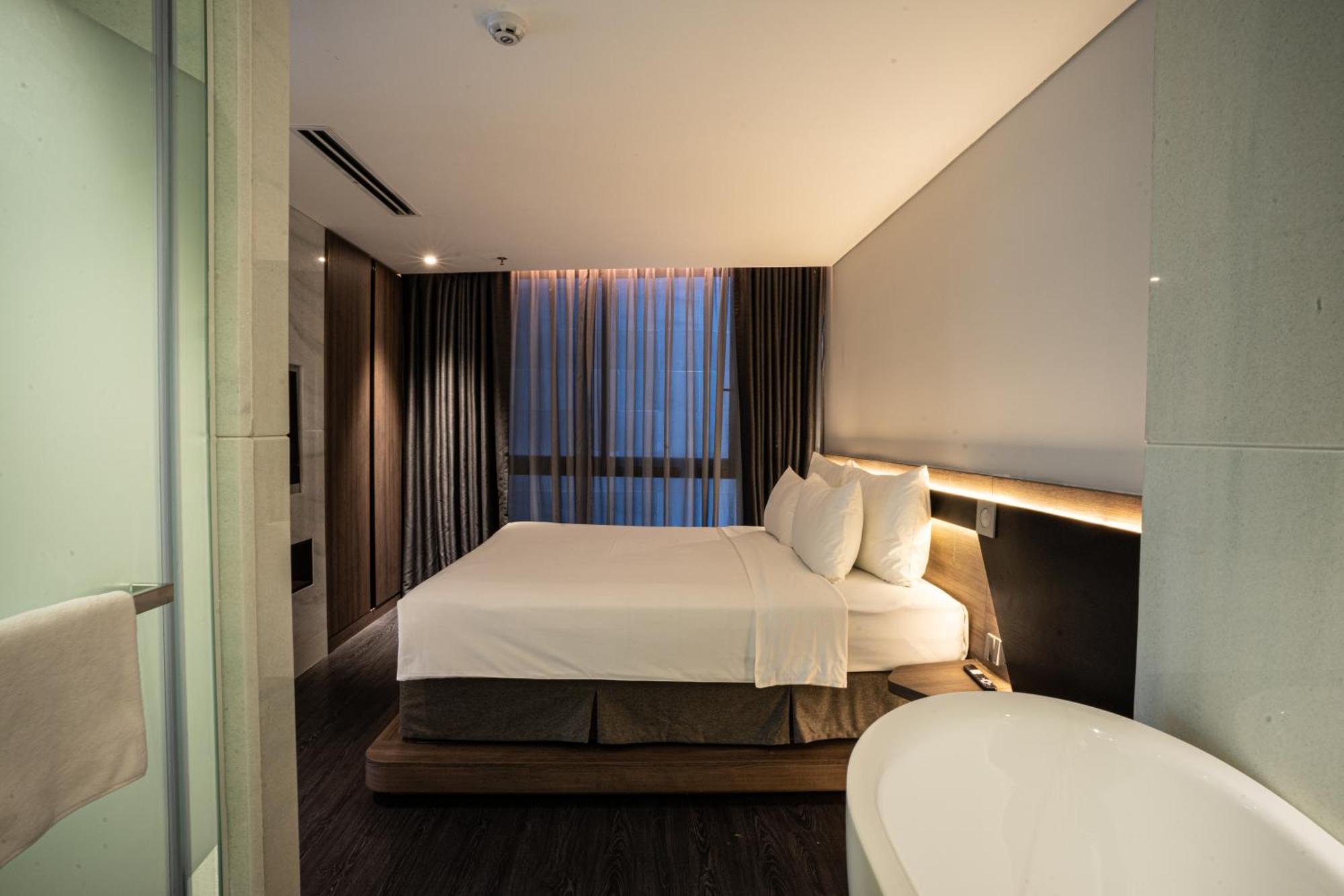 Draco Hotel & Suites Da Nang Room photo